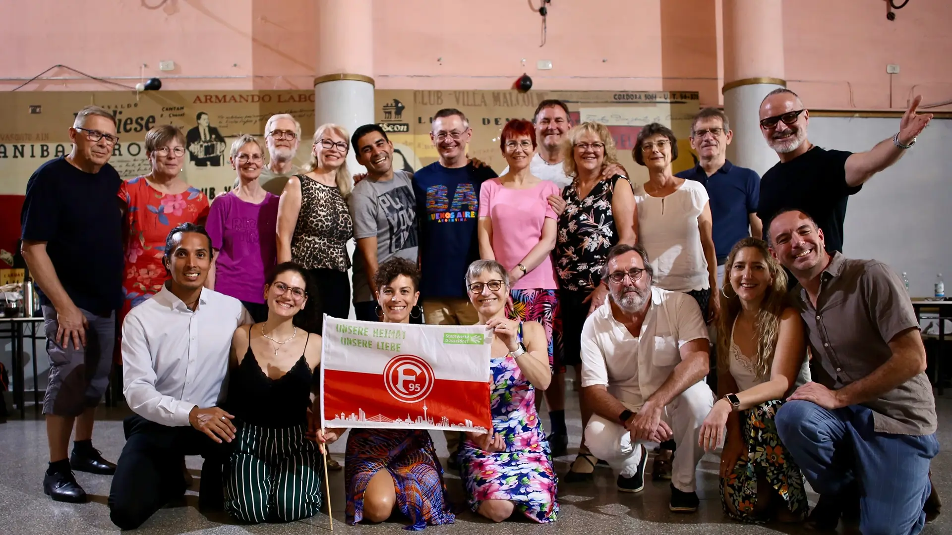 Gruppenfoto Tango Argentino in Buenos Aires mit Torsten und Claudia Thiele